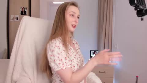 Snapshot of charlottawells chatting on November 22, 9:30 am CharlottaWells online show from November 22, 9:30 am