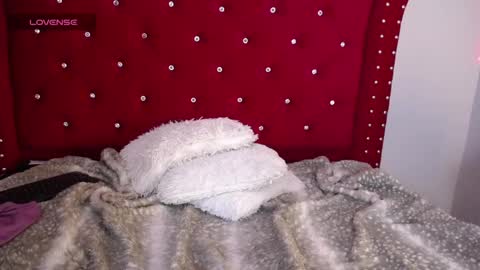 charlotte1_ls online show from December 28, 12:36 am