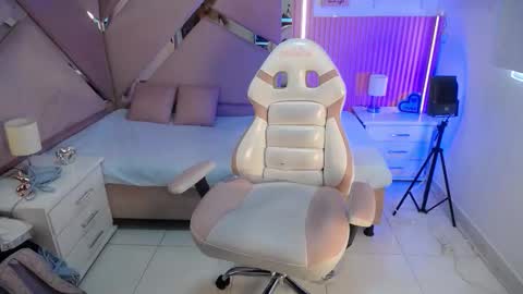 Charlotte  online show from October 11, 1:09 pm