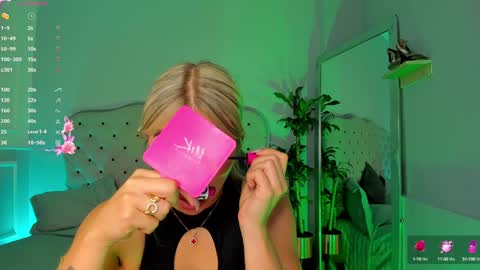 charlotte  grey online show from January 31, 8:43 pm