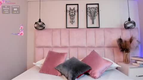 Snapshot of charlotte__hall_ chatting on December 15, 3:22 am Daniela online show from December 15, 3:22 am