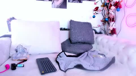 Snapshot of charlotte_add chatting on January 25, 12:27 am charlotte_add online show from January 25, 12:27 am