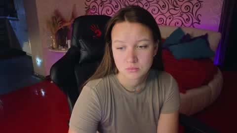 Snapshot of charlotte_ekman chatting on December 23, 10:23 pm Charlotte online show from December 23, 10:23 pm