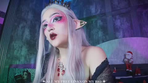 Snapshot of charlotte_germanotta_ chatting on November 15, 6:48 pm Charlotte online show from November 15, 6:48 pm