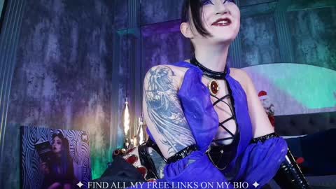 Snapshot of charlotte_germanotta_ chatting on December 13, 7:53 pm Charlotte online show from December 13, 7:53 pm