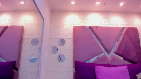 Charlotte Icee online show from December 17, 4:57 pm