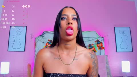 Snapshot of charlotte_kisss chatting on October 30, 7:58 pm Charlotte online show from October 30, 7:58 pm