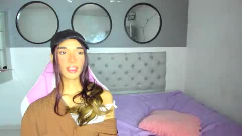 charlotte skiinny online show from November 27, 3:30 am