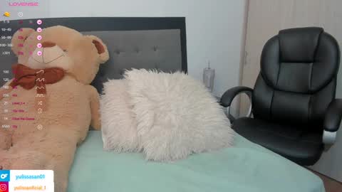 Snapshot of charlotte_tiller chatting on February 21, 11:43 pm Yuli online show from February 21, 11:43 pm