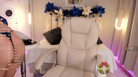 Snapshot of charlottedupontt chatting on December 14, 1:05 pm Charlotte online show from December 14, 1:05 pm