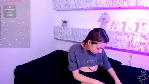 Snapshot of charlottelam2 chatting on January 28, 7:32 am ALE online show from January 28, 7:32 am