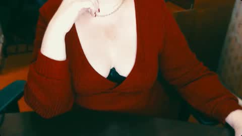 Snapshot of charlottextasty chatting on December 17, 1:16 pm CharlotteXTasty online show from December 17, 1:16 pm