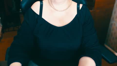 Snapshot of charlottextasty chatting on December 19, 10:56 am CharlotteXTasty online show from December 19, 10:56 am