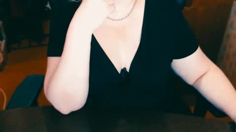 Snapshot of charlottextasty chatting on December 27, 3:37 pm CharlotteXTasty online show from December 27, 3:37 pm