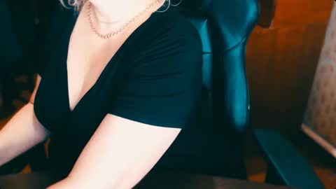 Snapshot of charlottextasty chatting on January 24, 10:11 am CharlotteXTasty online show from January 24, 10:11 am