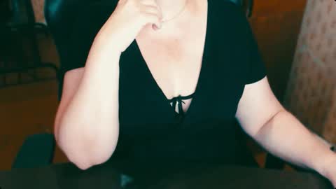 Snapshot of charlottextasty chatting on September 19, 12:06 pm CharlotteXTasty online show from September 19, 12:06 pm