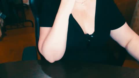 Snapshot of charlottextasty chatting on October 29, 11:01 am CharlotteXTasty online show from October 29, 11:01 am