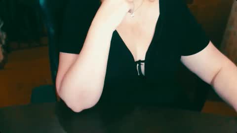 Snapshot of charlottextasty chatting on November 6, 10:05 am CharlotteXTasty online show from November 6, 10:05 am