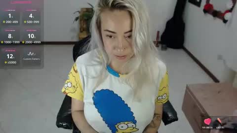 charlottezoe online show from December 12, 8:57 am