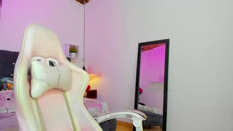 Snapshot of charly_morningstar chatting on September 24, 5:11 am Charly online show from September 24, 5:11 am