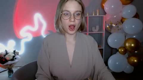Snapshot of charming_beauty chatting on December 6, 6:37 am Michelle online show from December 6, 6:37 am