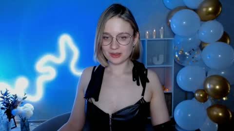 Snapshot of charming_beauty chatting on December 7, 4:09 am Michelle online show from December 7, 4:09 am