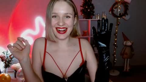 Snapshot of charming_beauty chatting on December 13, 9:02 am Michelle online show from December 13, 9:02 am