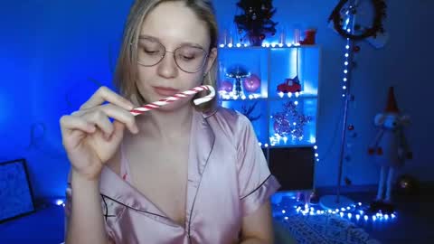 Snapshot of charming_beauty chatting on December 29, 4:05 am Michelle online show from December 29, 4:05 am