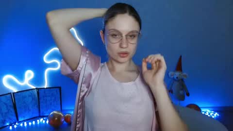 Snapshot of charming_beauty chatting on January 5, 6:46 am Michelle online show from January 5, 6:46 am