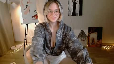 Snapshot of charming_beauty chatting on October 4, 1:25 am Michelle online show from October 4, 1:25 am