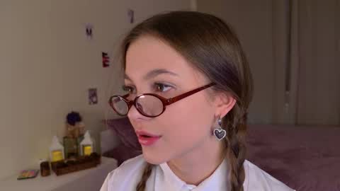 Snapshot of charming_bliss chatting on September 20, 3:46 pm Kaylee online show from September 20, 3:46 pm