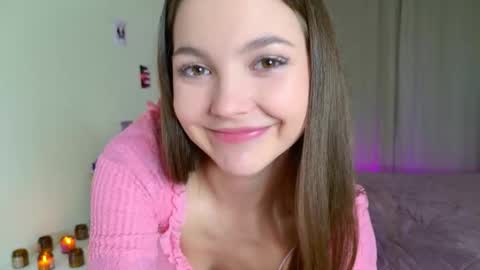 Snapshot of charming_bliss chatting on October 5, 3:43 pm Kaylee online show from October 5, 3:43 pm