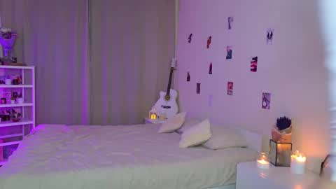 Snapshot of charming_bliss chatting on October 10, 3:55 pm Kaylee online show from October 10, 3:55 pm