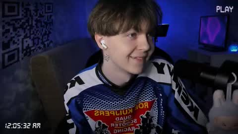 Snapshot of charonbaby1 chatting on November 7, 9:04 pm lynxy online show from November 7, 9:04 pm