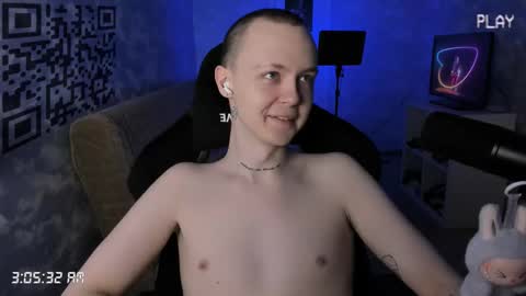 Snapshot of charonbaby1 chatting on December 14, 12:05 am lynxy online show from December 14, 12:05 am