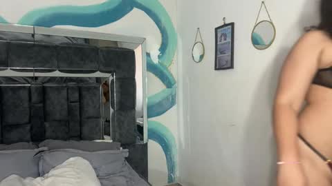 Snapshot of charons_boat_ chatting on December 5, 7:32 pm Sam and mike online show from December 5, 7:32 pm