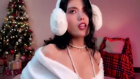 Snapshot of chasmic chatting on December 23, 5:39 am JASMINE usually going live about 2 am UTC online show from December 23, 5:39 am