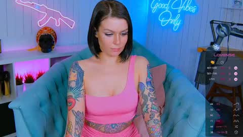 Snapshot of chaturkaterina chatting on February 6, 6:29 am Miss Harmony online show from February 6, 6:29 am