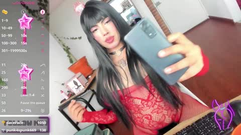 Sophie  online show from December 4, 8:07 pm