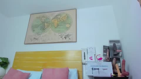 Snapshot of chaymae_nah chatting on February 21, 4:48 pm isabel online show from February 21, 4:48 pm