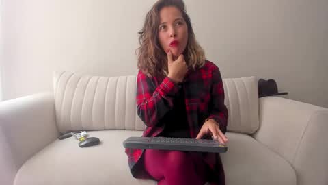 Regina Phalange online show from March 7, 8:33 pm