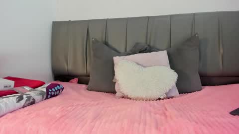 Snapshot of cheerlynn chatting on February 6, 1:43 pm Cherlyn online show from February 6, 1:43 pm