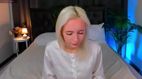 Snapshot of cheezy_cream chatting on December 3, 4:20 am cheezy_cream online show from December 3, 4:20 am