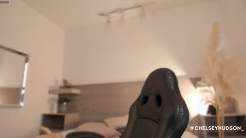 chelsey_hudson online show from September 23, 12:52 pm