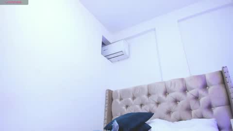 CHELSEYLEWIS online show from April 18, 1:37 pm