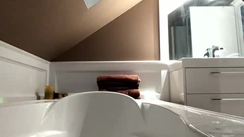 Snapshot of chenovich chatting on January 2, 1:06 am chenovich online show from January 2, 1:06 am