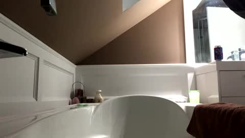 Snapshot of chenovich chatting on March 9, 5:33 am chenovich online show from March 9, 5:33 am