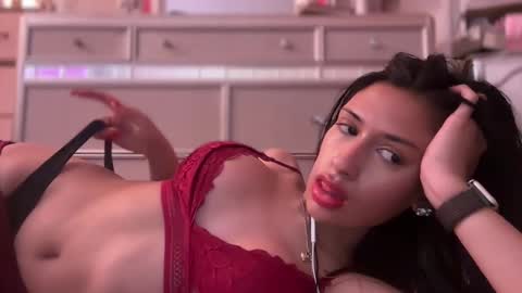 Snapshot of cherliecarmen chatting on February 9, 10:00 pm cherliecarmen online show from February 9, 10:00 pm