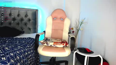 Snapshot of cherry_bony chatting on January 17, 12:20 am Cherry Bony online show from January 17, 12:20 am