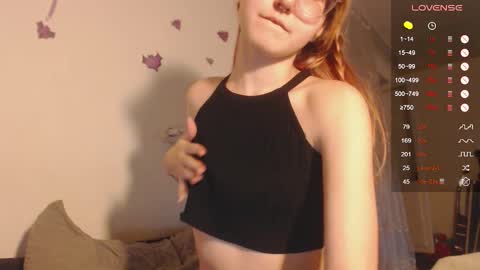 Snapshot of cherry_hazzze chatting on October 22, 9:25 pm Cheryl online show from October 22, 9:25 pm